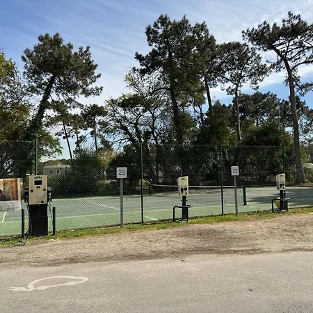 Un Toit Sur Le Bassin Solaire *