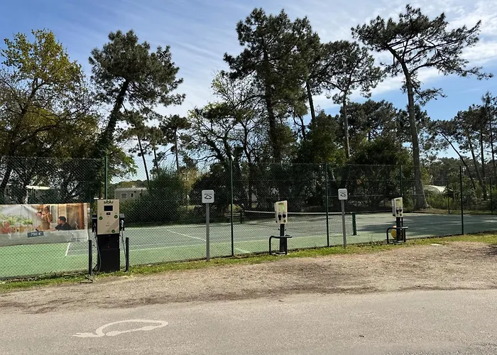 Un Toit Sur Le Bassin Solaire *