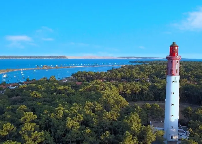 Un Toit Sur Le Bassin Solaire Parque de Campismo